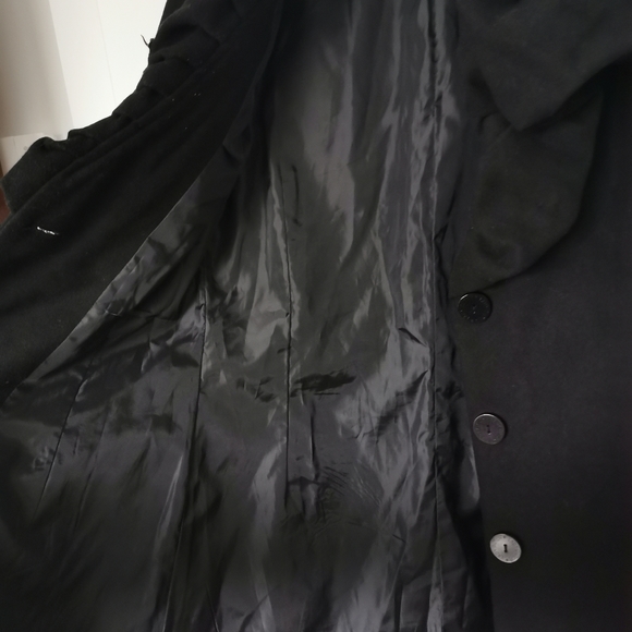 Beautiful Lady Dutch Coat - Picture 8 of 8